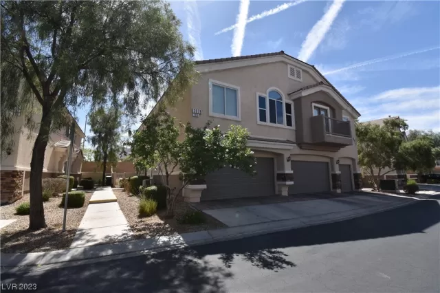MLS: 2495939 Condo For Sale