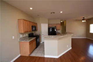 Photo #4: 2495939 Listing 