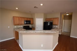 Photo #5: 2495939 Listing 