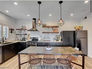 Photo #3: 2495976 Listing 