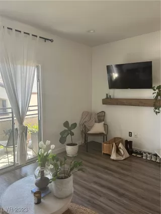 Photo #6: 2495976 Listing 