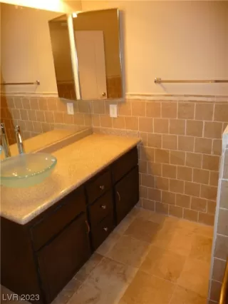 Photo #2: 2495986 Listing