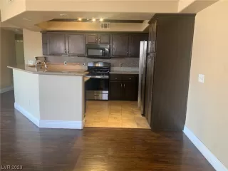 Photo #5: 2495986 Listing