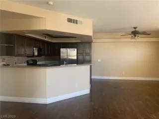 Photo #6: 2495986 Listing