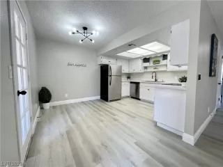 Photo #2: 2496011 Listing 