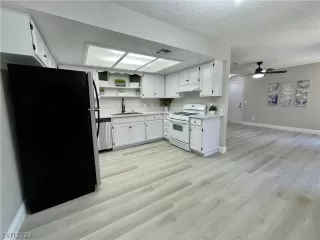 Photo #4: 2496011 Listing 