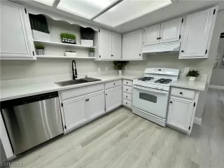 Photo #5: 2496011 Listing 