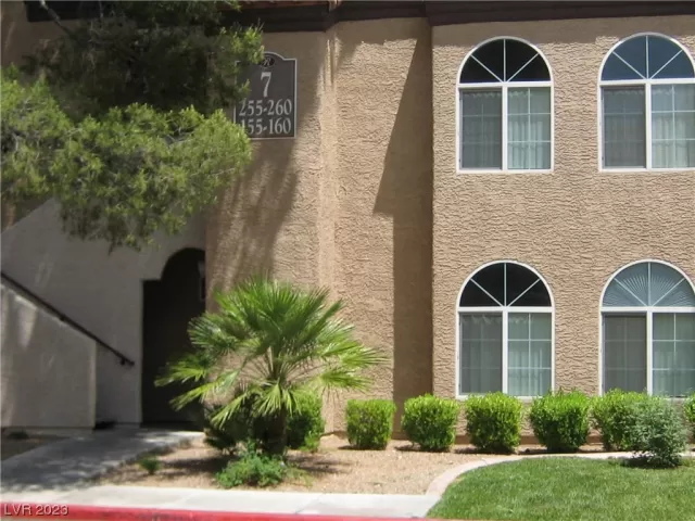 MLS: 2496026 Condo For Sale