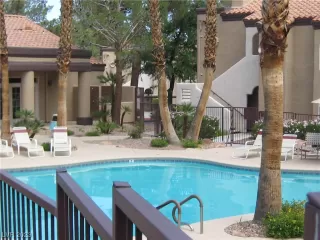 Photo #2: 2496031 Listing 