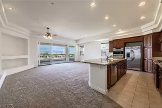 Photo #4: 2496041 Listing