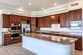 Photo #5: 2496041 Listing