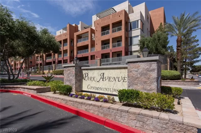 MLS: 2496046 Condo For Sale