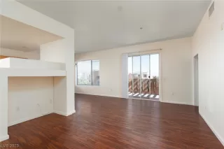 Photo #4: 2496046 Listing 