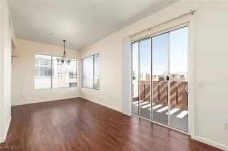 Photo #5: 2496046 Listing 