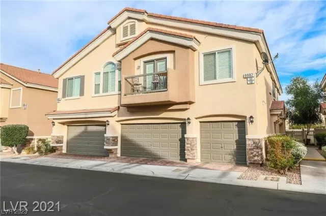 MLS: 2496097 Condo For Sale