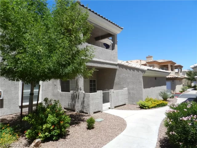MLS: 2496123 Condo For Sale