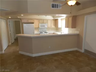 Photo #5: 2496123 Listing