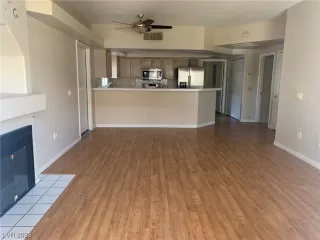 Photo #5: 2496131 Listing