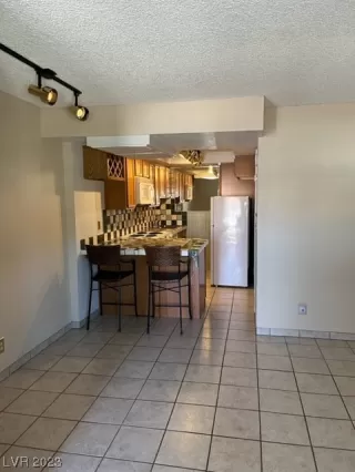 Photo #2: 2496155 Listing 