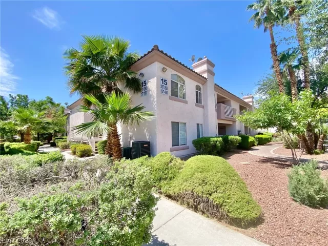 MLS: 2496175 Condo For Sale