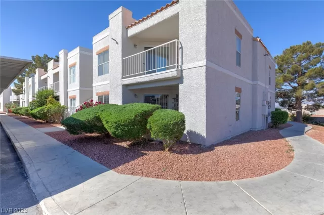 MLS: 2496196 Condo For Sale