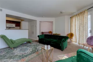 Photo #3: 2496196 Listing