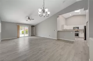 Photo #6: 2496213 Listing