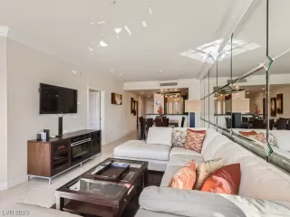 Photo #3: 2496223 Listing