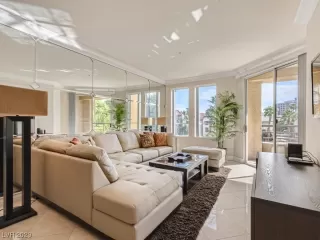 Photo #4: 2496223 Listing