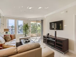 Photo #5: 2496223 Listing