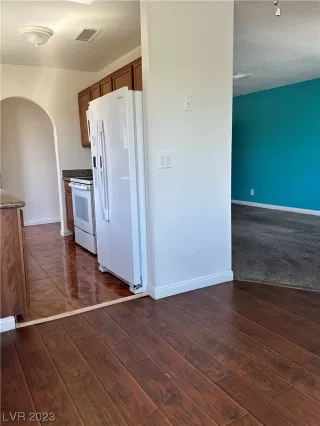 Photo #3: 2496240 Listing 