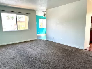 Photo #5: 2496240 Listing 