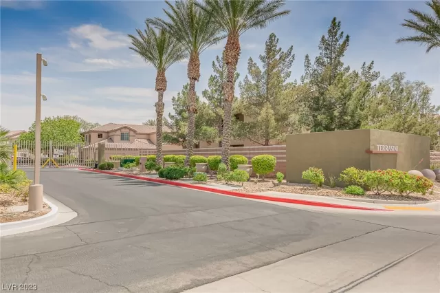 MLS: 2496265 Condo For Sale