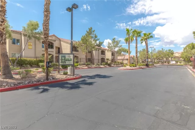 MLS: 2496288 Condo For Sale