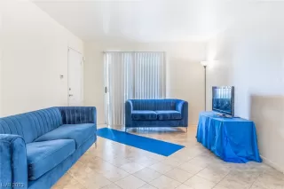 Photo #5: 2496288 Listing 