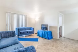 Photo #6: 2496288 Listing 