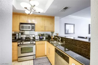 Photo #6: 2496321 Listing