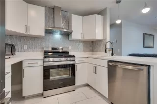 Photo #2: 2496337 Listing 