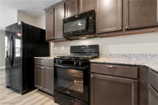 Photo #3: 2496341 Listing 