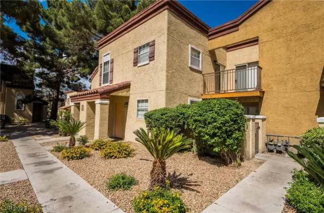 MLS: 2496348 Condo For Sale