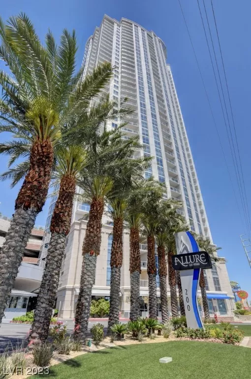MLS: 2496359 Condo For Sale