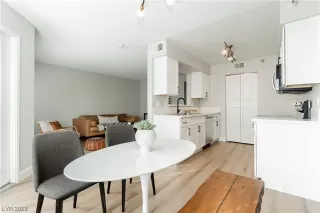 Photo #3: 2496367 Listing 