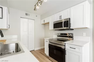 Photo #5: 2496367 Listing 