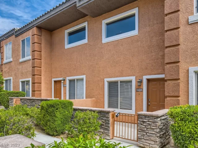 MLS: 2496389 Condo For Sale