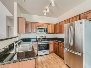 Photo #3: 2496389 Listing 