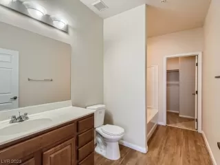 Photo #6: 2496389 Listing 