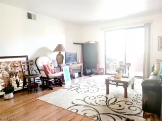 Photo #5: 2496401 Listing 