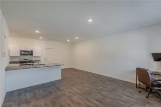 Photo #2: 2496403 Listing