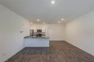 Photo #3: 2496403 Listing