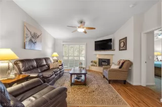 Photo #4: 2496427 Listing